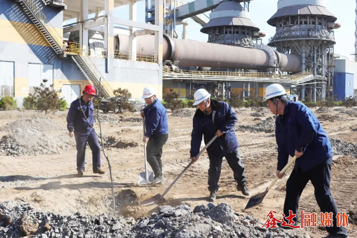 春風(fēng)催新綠！鑫達(dá)原料廠開展植樹活動，厚植綠色發(fā)展底韻！